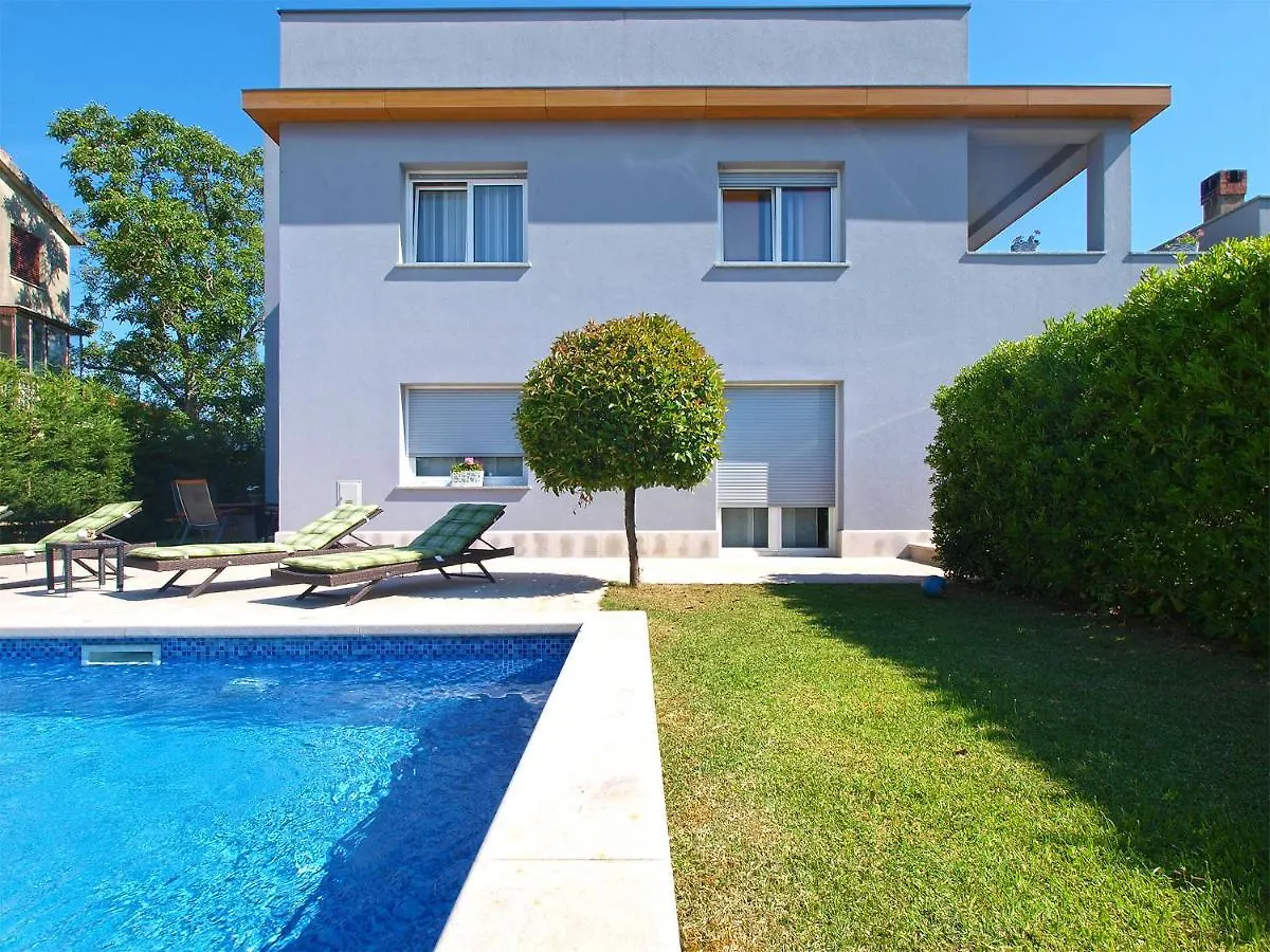 Villa Isabella 2103 Pula 0*,  Croatia
